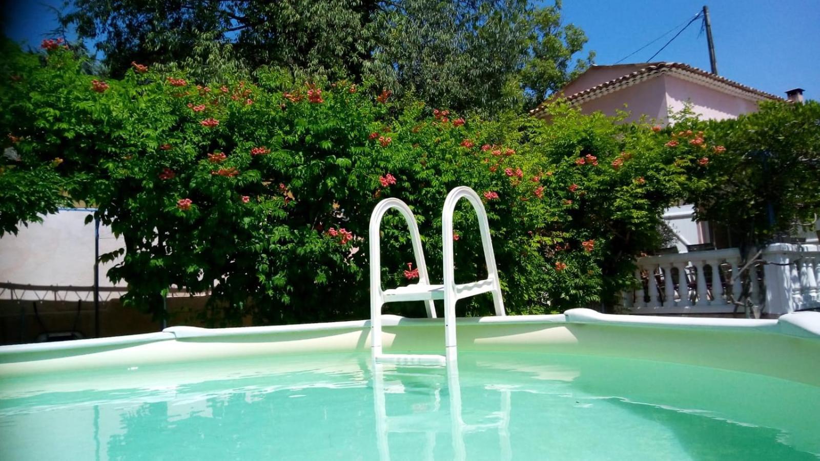 Au Nid De Mes Anges Bed & Breakfast Entrecasteaux Exterior foto