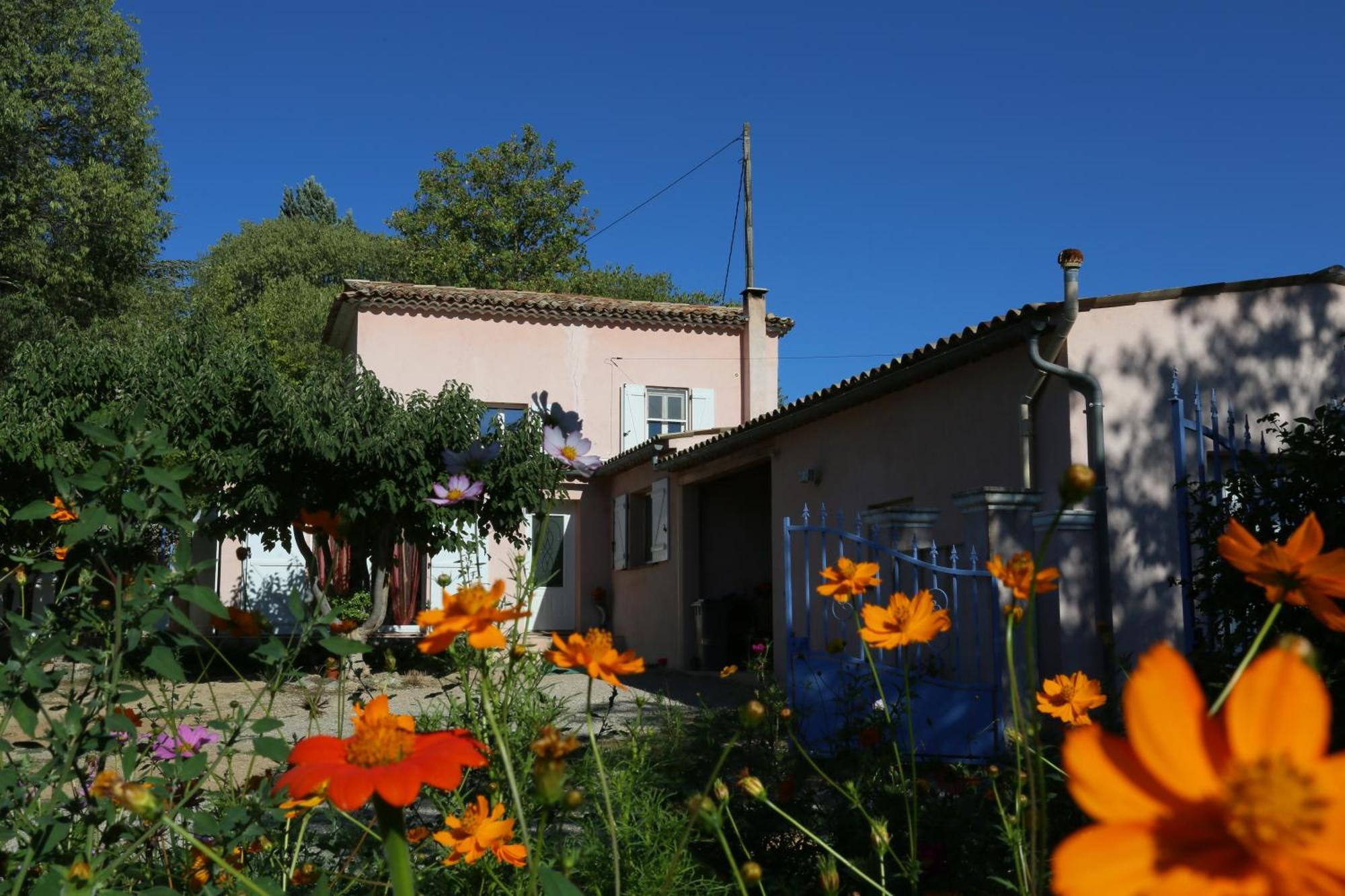 Au Nid De Mes Anges Bed & Breakfast Entrecasteaux Exterior foto